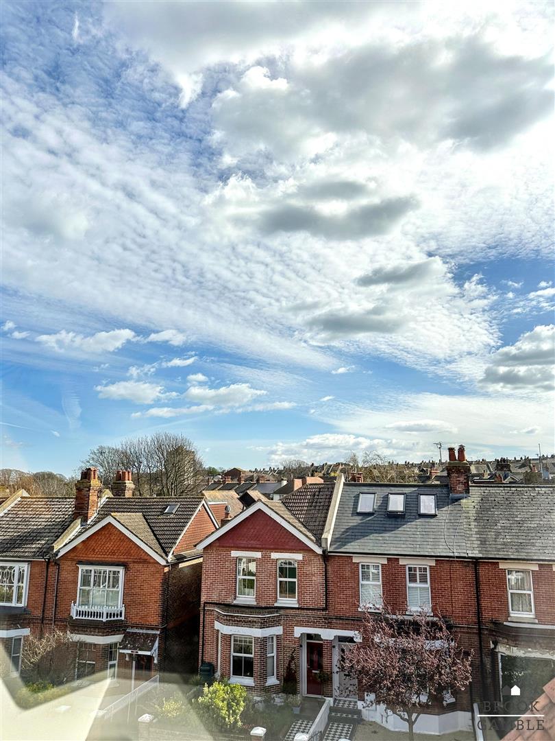 4 Bedroom House. Milton Road in Eastbourne,  34